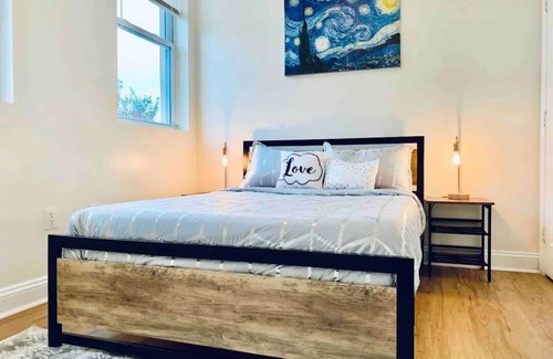 Park View Haus | Centrally Located 5B NW Home-10 Mins walk to metro