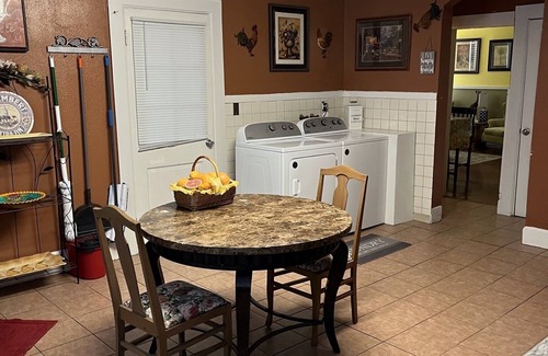 Davenport Wohnung | Centrally located, completely remodeled Full Apt unit