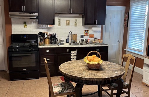 Davenport Wohnung | Centrally located, completely remodeled Full Apt unit