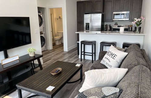 Franklin to the Fort Wohnung | Centrally located, newly remodeled apartment - Unit C