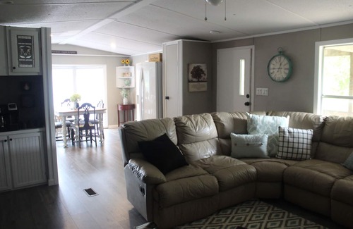 Jefferson County Haus | Centrally located, quaint and private home