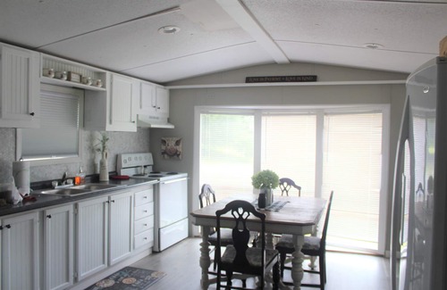 Jefferson County Haus | Centrally located, quaint and private home