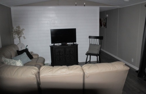Jefferson County Haus | Centrally located, quaint and private home