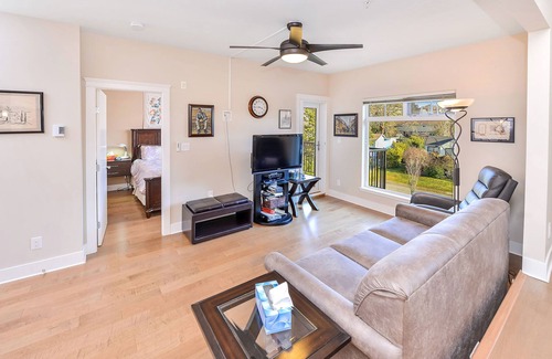 Saanich West Eigentumswohnung | Zentral Victoria 1 Zimmer Wohnung nahe der Victoria General Hospital entfernt