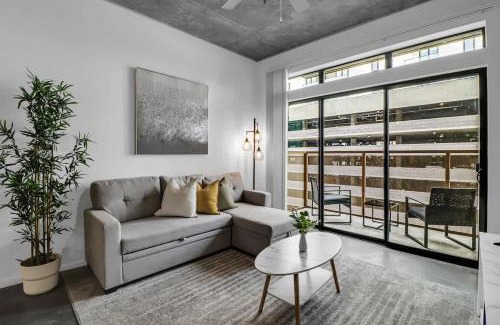 Evans Churchill Wohnung | Centric 2BR In HEART of DTPHX Free Garage Parking