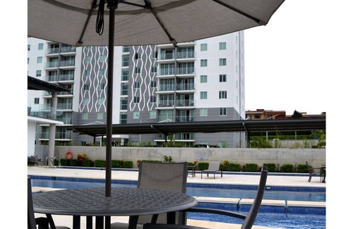 Rincon de Sabanilla Eigentumswohnung | Centric, Modern, and Views for Days