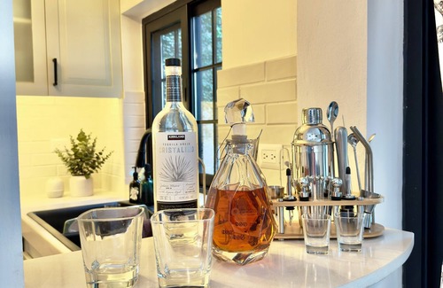 Centro Haus | Centro Oasis: Pool, Rooftop Deck, A/C, Wi-Fi, Private Parking, Walk to BEST...