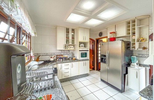 Jardim Colonial Haus | Chácara elegante com piscina e lazer em Atibaia/SP