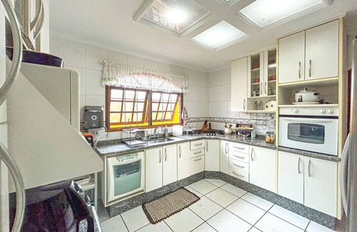 Jardim Colonial Haus | Chácara elegante com piscina e lazer em Atibaia/SP