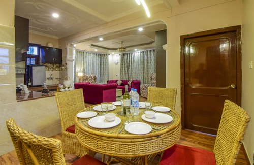 Shilon Bagh Hütte | Chail Cabana 3BHK Villa - King sized be,Wi-Fi+Garden+BBQ+Bonfire