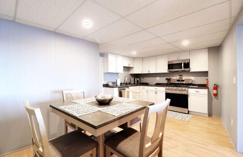 Ingleside Wohnung | Chain O' Lakes Beach Penthouse Sunset View and Boat Dock