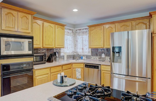 Ingleside Haus | Chain O' Lakes life...serene bay w/ private beach access. Kayaks & Boats welcome