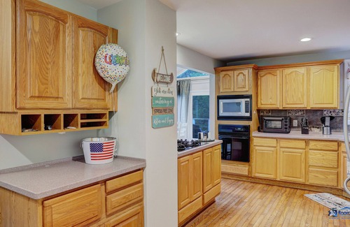 Ingleside Haus | Chain O' Lakes life...serene bay w/ private beach access. Kayaks & Boats welcome