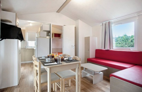 Burinhosa Skihütte | Chalet 'Bungalow T2 I I I - 15 Min Nazaré' mit Gemeinschaftspool, privater Terrasse und Klimaanlage