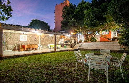 Posadas Haus | chalet con parque quincho y pileta