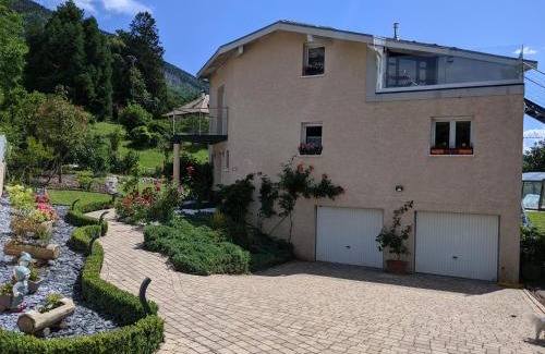Collonges-sous-Saleve Wohnung | Chalet de TARA - Grand appartement esprit chalet - piscine chauffée - Genève