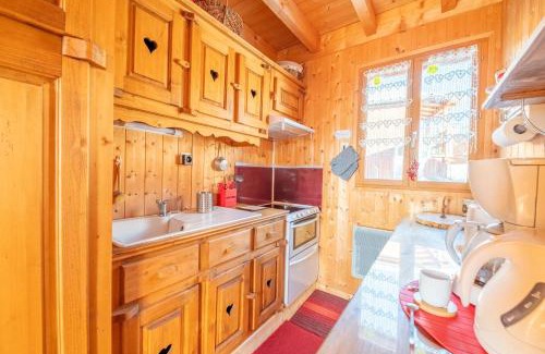Saint-Laurent-en-Grandvaux Haus | Chalet L’Embellie - Chalet avec piscine partagée
