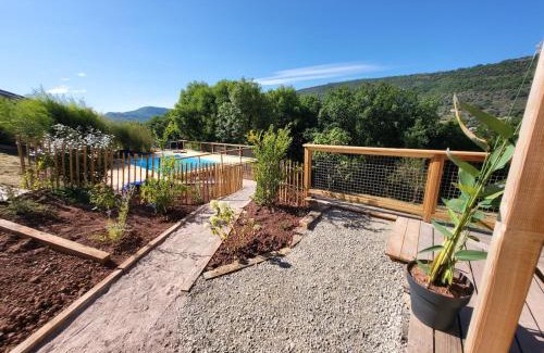 Saint-Affrique Skihütte | Chalet, hot tub and pool, quiet and with a view Sawadee lodge spa