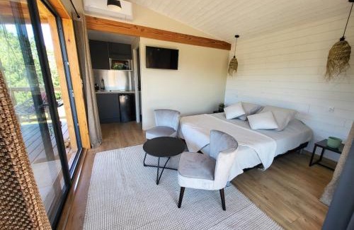 Saint-Affrique Skihütte | Chalet, hot tub and pool, quiet and with a view Sawadee lodge spa