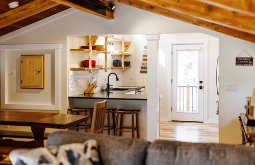 North Conway Skihütte | Chalet in N. Conway, Walk to hiking & Echo Lake