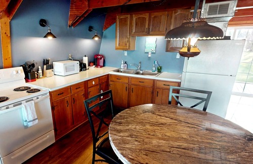 Kelleys Island Skihütte | Chalet, "On the Rock" Kelleys Island Ohio