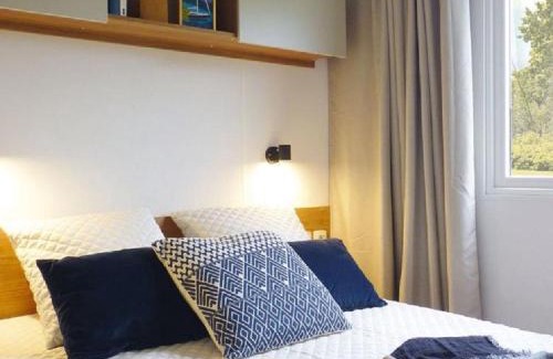 Lauwersoog Sonstige | Chalet op Camping Lauwersoog met 3 slaapkamers en vaatwasser - JoyCasa