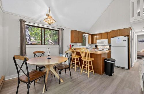 Basye Skihütte | Chalet w Huge Deck, Grill, WiFi, Mins to Bryce!