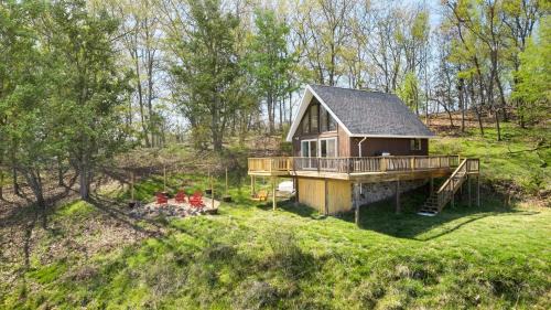 Old Fields Haus | Chalet w Stunning Views Hot Tub Fire Pit & WiFi
