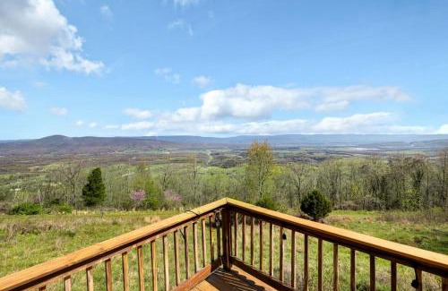 Old Fields Haus | Chalet w Stunning Views Hot Tub Fire Pit & WiFi