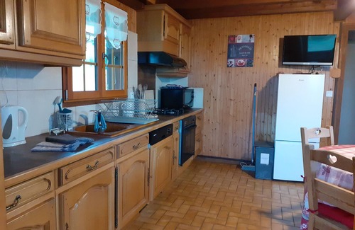 Prenovel Skihütte | Chalet with fireplace (wood supplied) sleeps 10 (discount for stays of 3 nights or more)