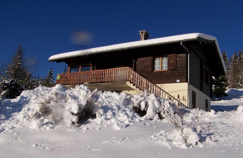 Prenovel Skihütte | Chalet with fireplace (wood supplied) sleeps 10 (discount for stays of 3 nights or more)