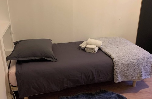 Saint-Cloud Hotel | Chambre au RDC Dans Hôtel Meublé