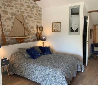 Roquemaure Haus | Chambre chez l'habitant dans MAS provençal avec piscine partagée en saison