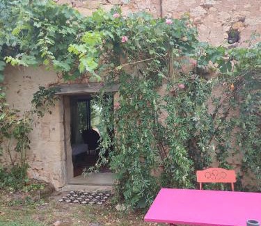 Cenac-et-Saint-Julien Bed & Breakfast | Chambre cosy indépendante chemin du lavoir