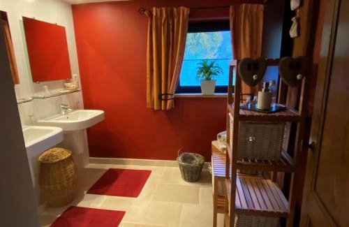 Erezee Haus | Chambre d'hôtes - Le Refuge de la Vallée