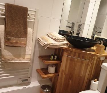 Adamville Haus | Chambre indépendante avec salle de bain privée au calme Saint-Maur-des-Fossés