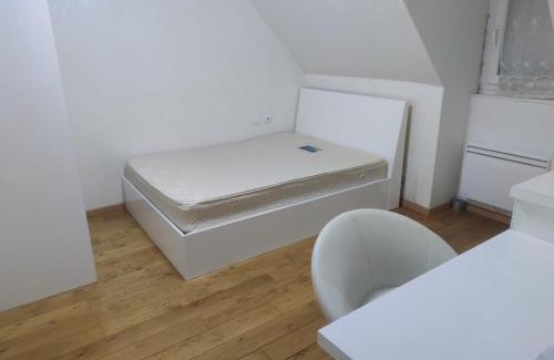 Bobigny Haus | Chambre privée à Bobigny -Salle de bain et toilettes communes, pas de cuisine, check-in après 19h