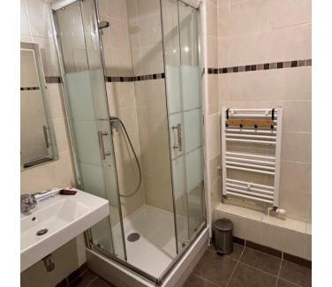 Petit Nanterre Haus | Chambre privée - spacieuse et lumineuse chez l'habitant