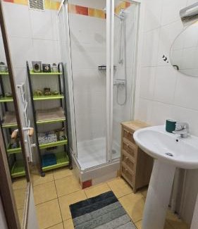 Alouettes Haus | Chambres privées avec piscine partagées et cuisine partagée à 20 minutes de Paris et 40 minutes de disneyland