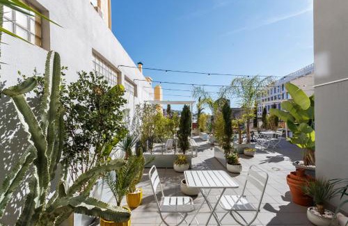 Santo Antonio Wohnung | Champagne Vibes in Lisbon - By Misha's Place 5C