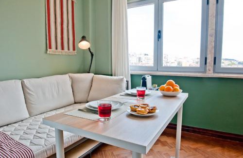 Santo Antonio Wohnung | Champagne Vibes in Lisbon - By Misha's Place 5C
