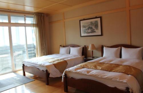 Jiji Bed & Breakfast | Champs Yazuh B&B