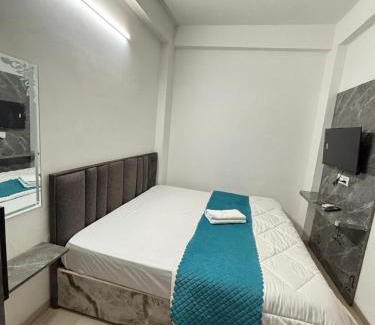 Varanasi Haus | Chandrakala Residency Paying Guest House Near Kashi Vishwanath Temple and Ganga Ghats