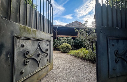 Charnay-les-Macon Haus | Character house near vineyards, Le Clos de Laly