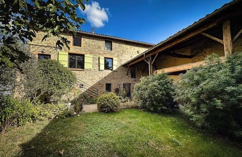 Charnay-les-Macon Haus | Character house near vineyards, Le Clos de Laly