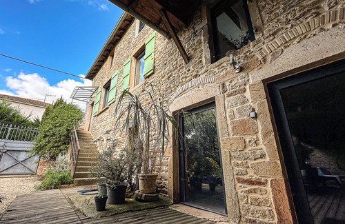 Charnay-les-Macon Haus | Character house near vineyards, Le Clos de Laly