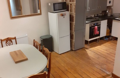 Weston-super-Mare Hütte | Characterful Cottage near the Beach, Shops & Pier