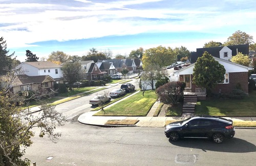 Queens Wohnung | CHARLTON PLACE - Ein Zuhause in der Ferne.