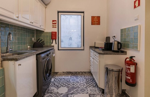 Merces Wohnung | Charm & Class 2BDR Property by LovelyStay