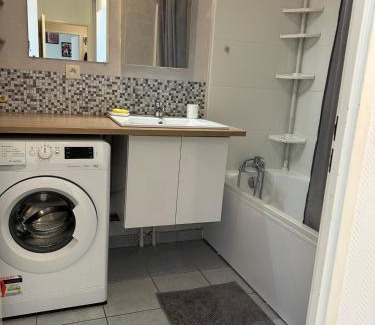 La Celle-sous-Gouzon Wohnung | Charmant 2P Cosy Bord de Seine avec terrasse